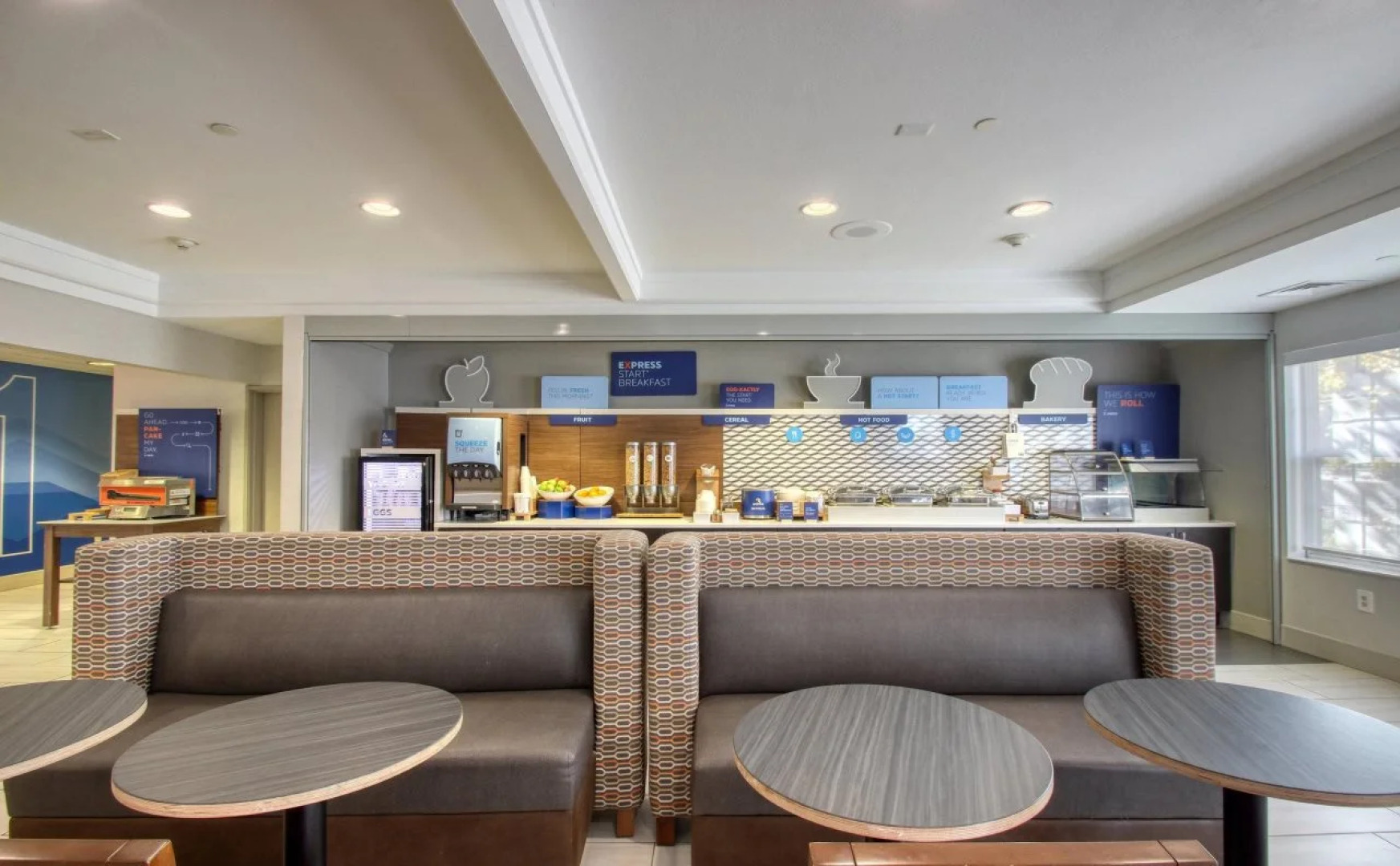 Holiday Inn Express Hotel & Suites Oshkosh by IHG