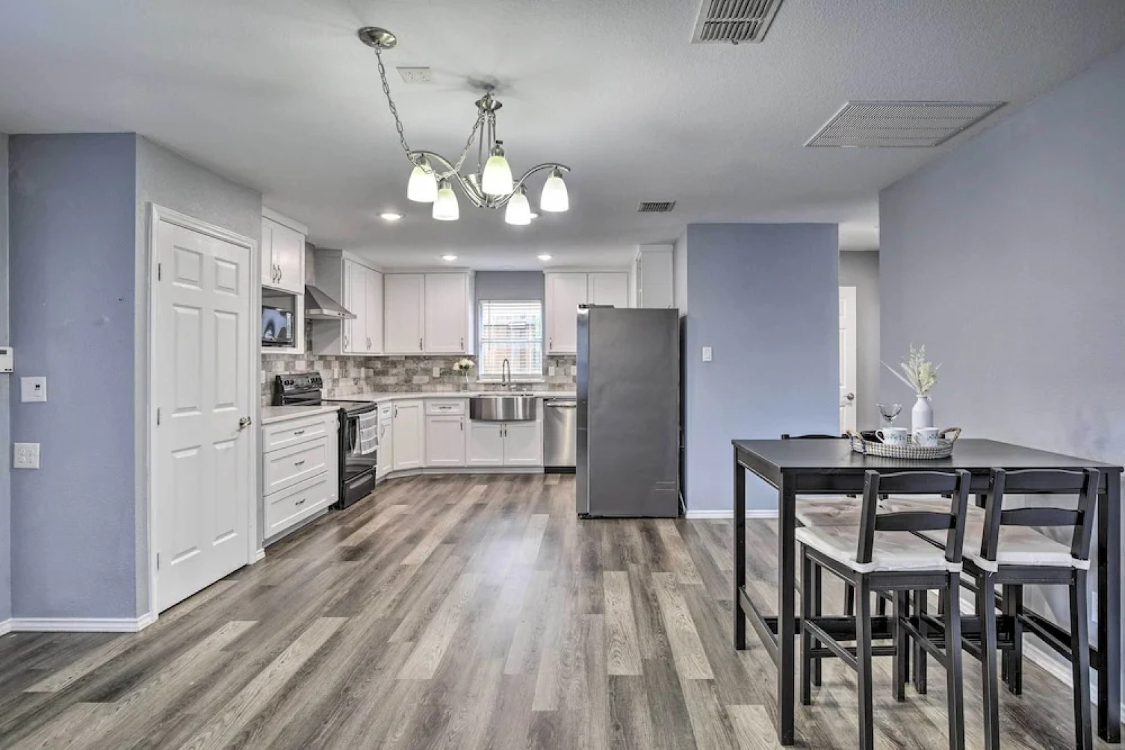 Sleek Rockwall Home Near Dtwn Dallas & Lake!