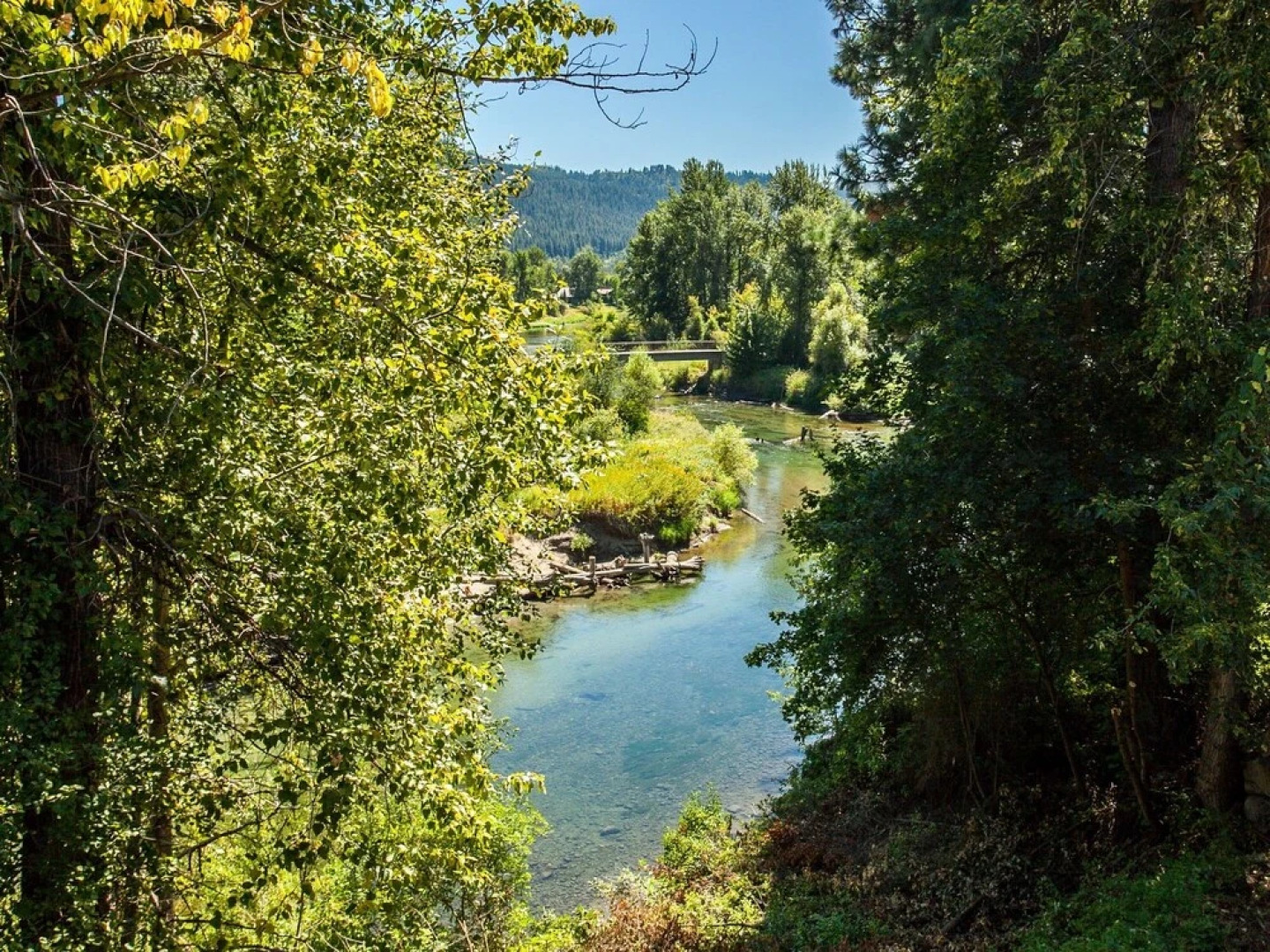 Storybook Riverside Inn