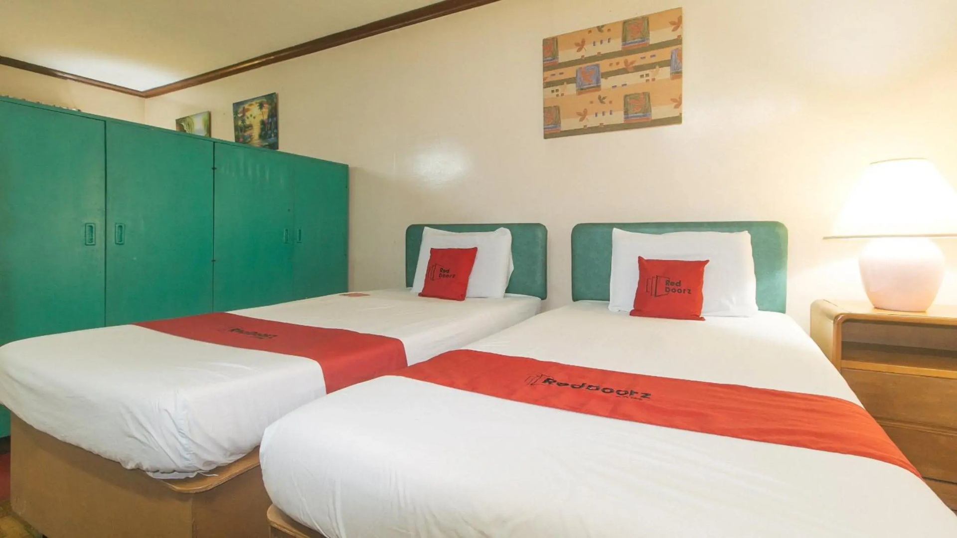Broadway Court Apartelle