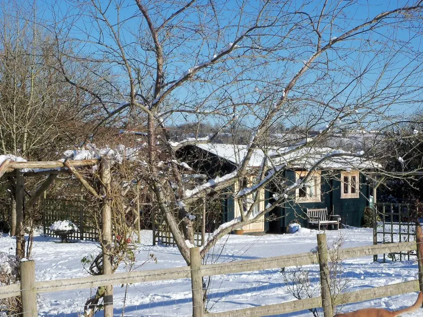 Sleeps2- Wifi - Walkers Paradise - South Facing