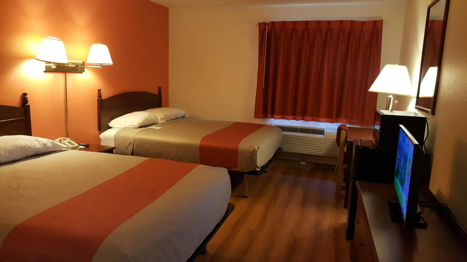 Super 8 Saukville Milwaukee