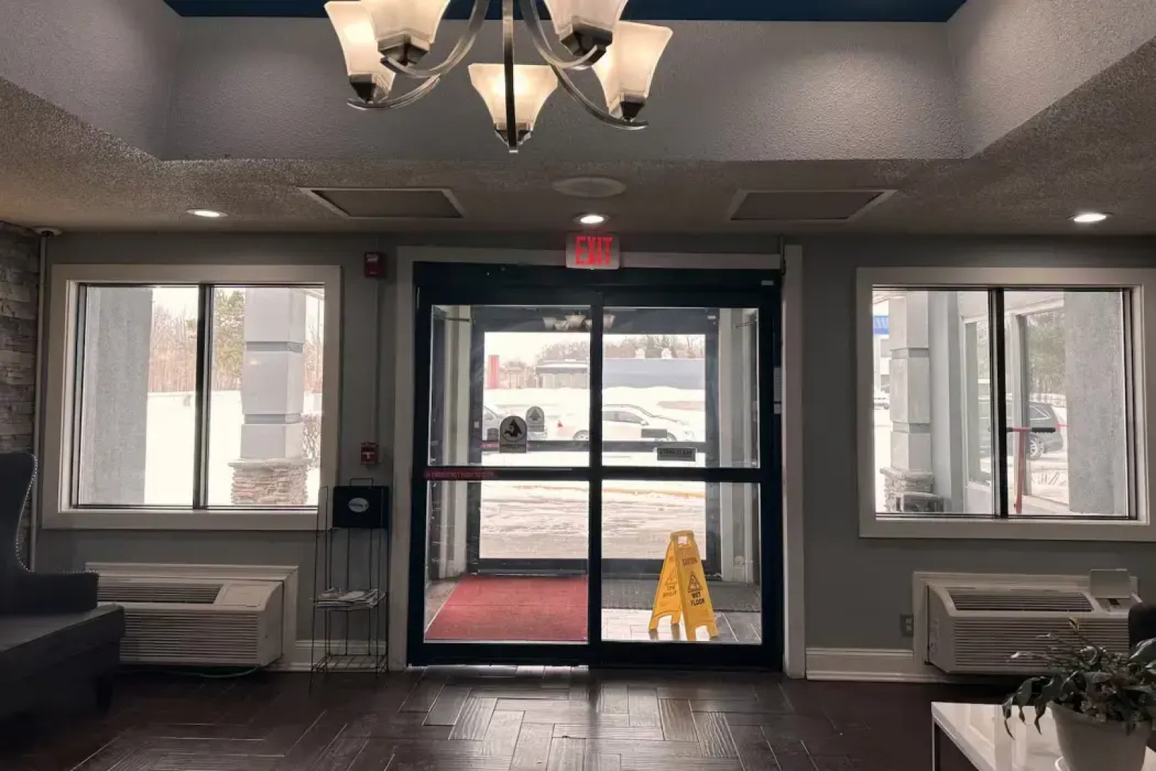 Days Inn & Suites by Wyndham Norton Shores/Muskegon