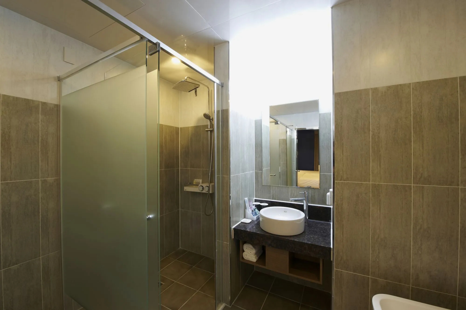 Hotel B