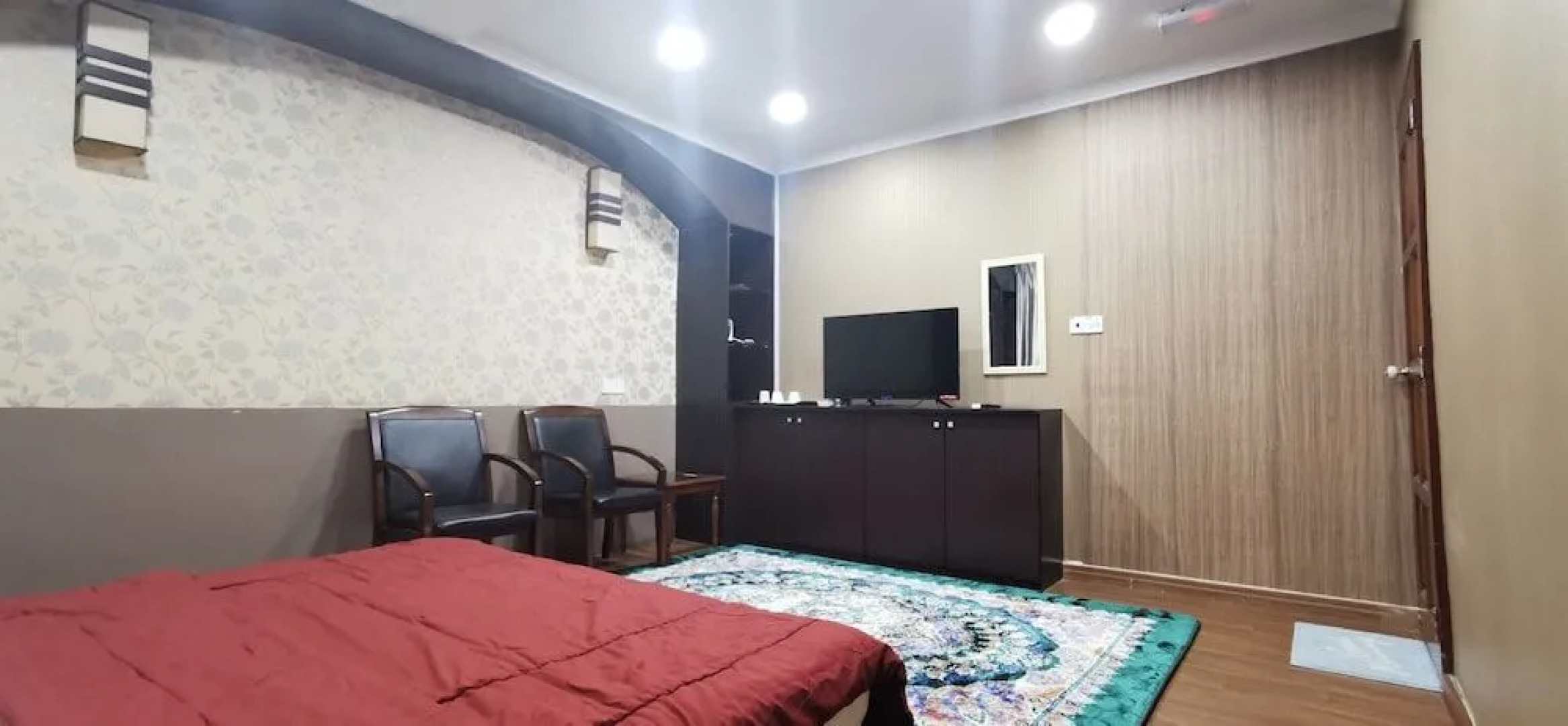 90372 Greybirds Hostel