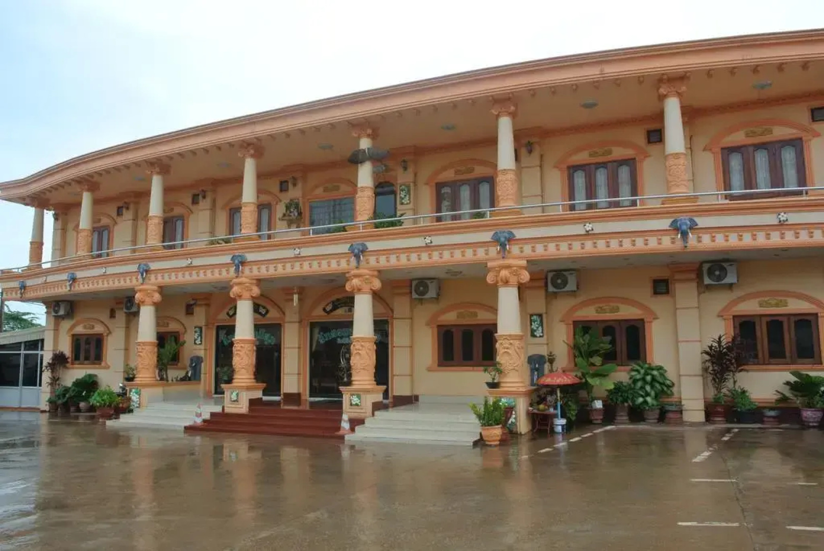 Aksone Phamysouk Hotel