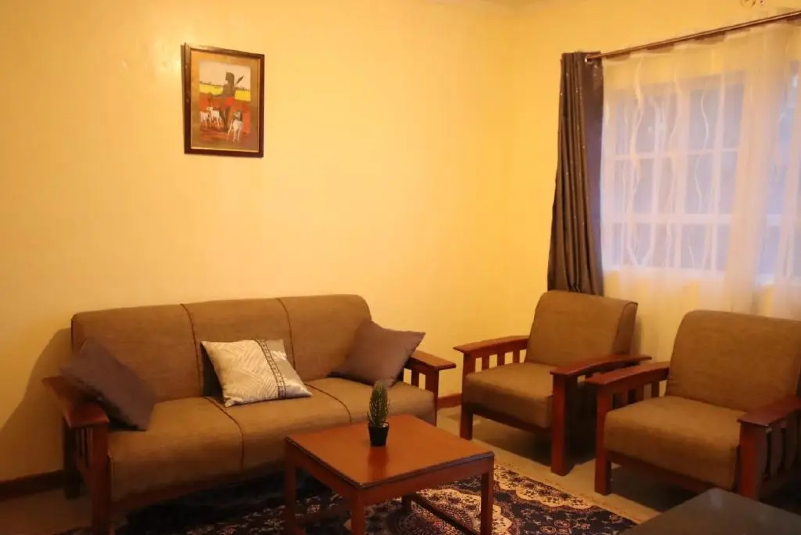 Stay.Plus Ebony Mara House