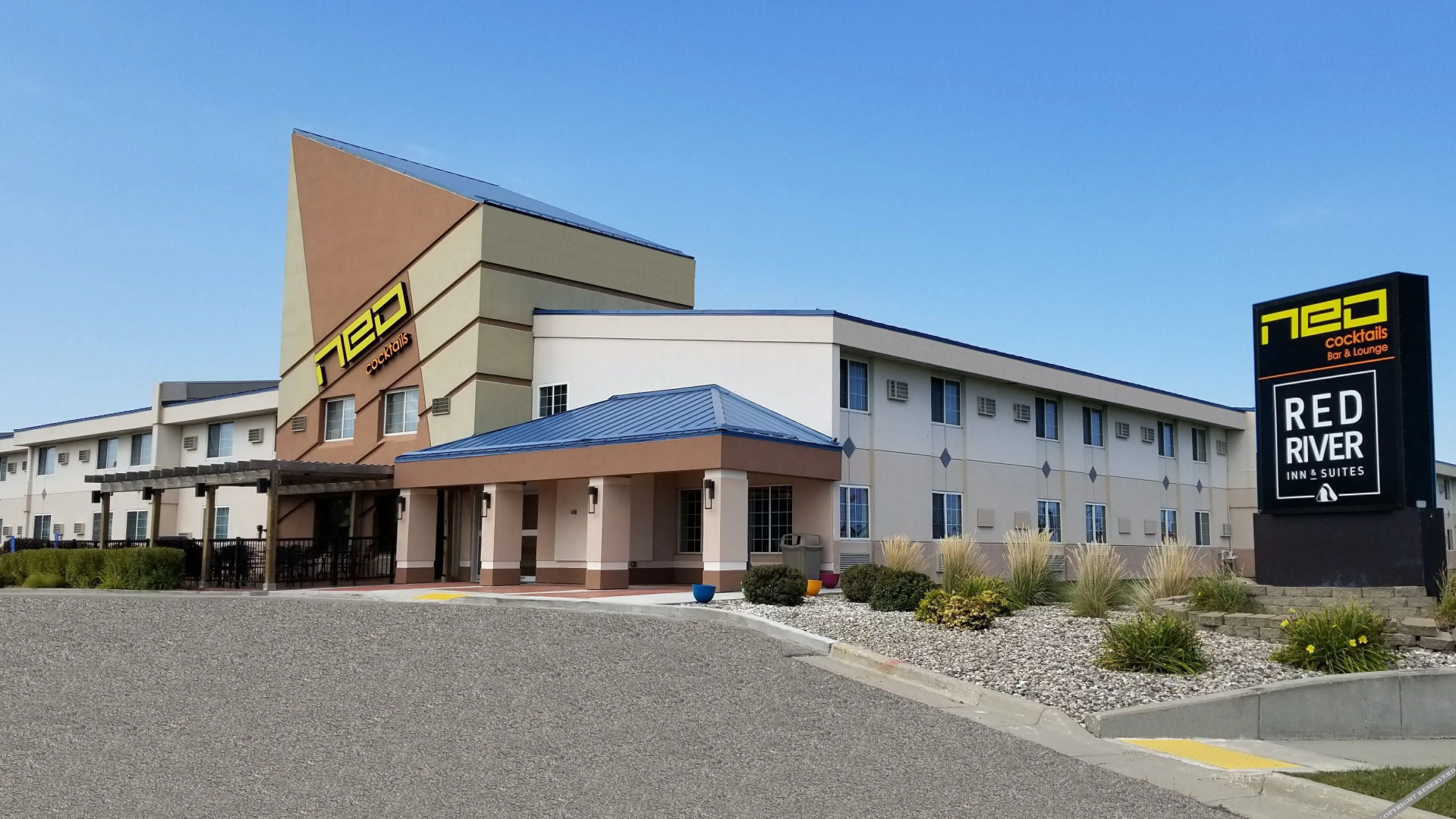 Red River Lodge & Suites