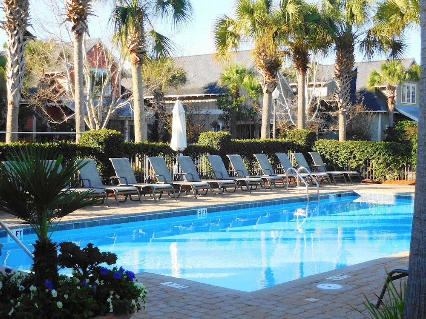 2465 Bungalo 4 Bedroom Home by RedAwning