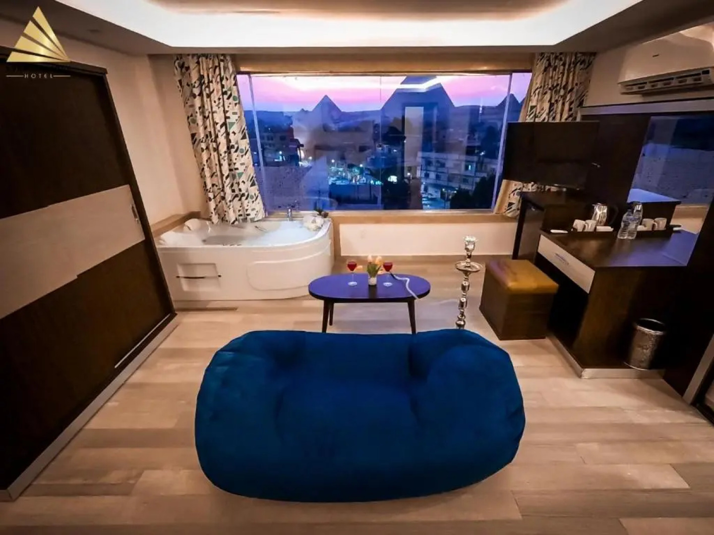 Pyramid Edge Hotel & Exclusive Pyramids View Rooftop