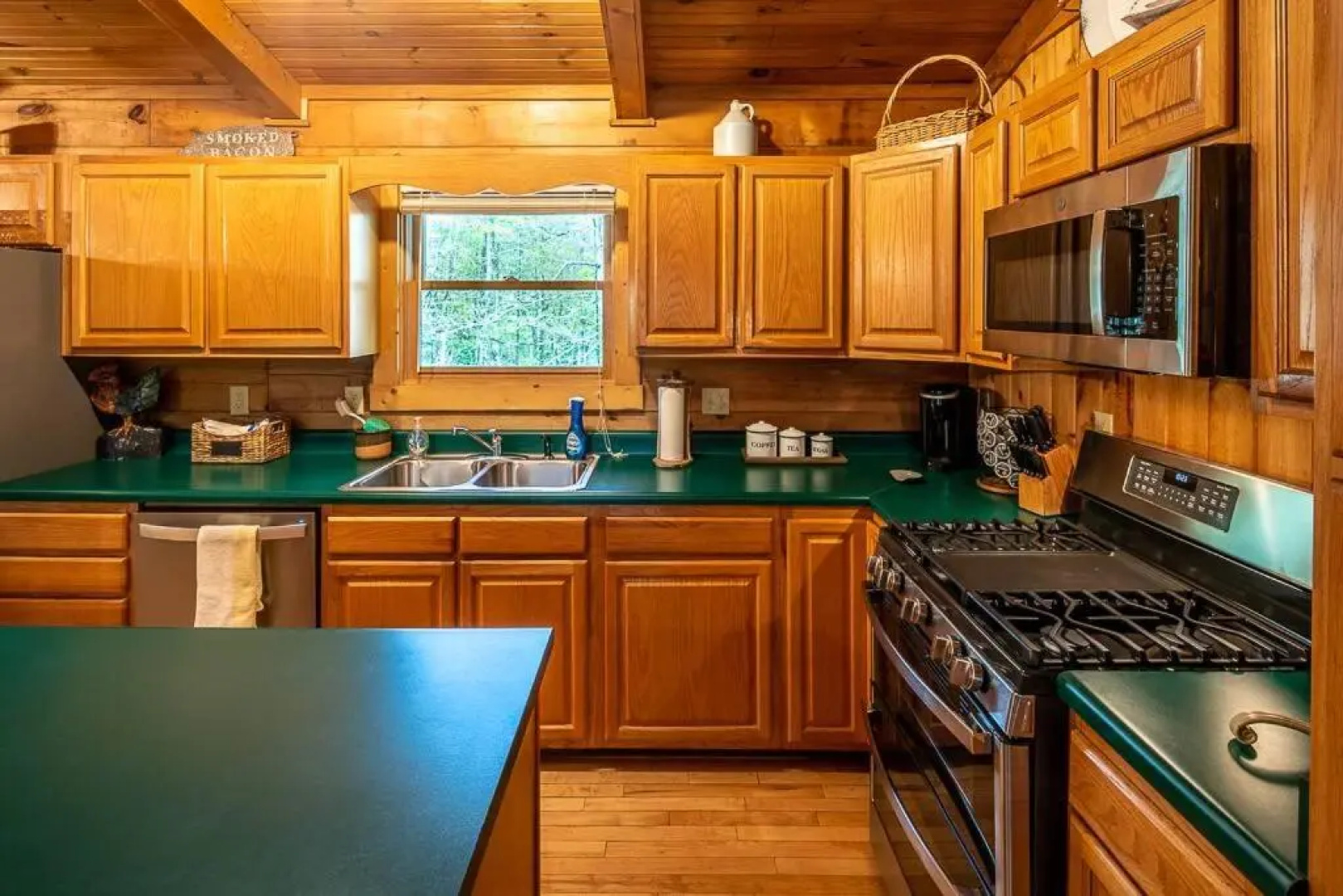 Cozy ‘Grey Fox’ Cabin Between Boone & Blowing Rock