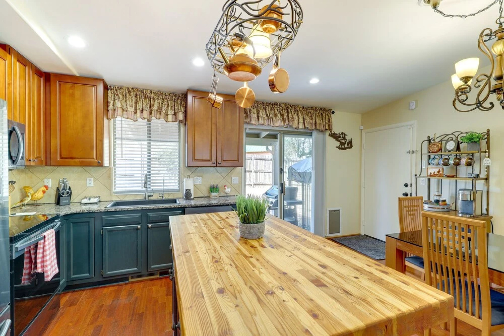 Payson Home w/ Yard, Fire Pit: 2 Mi to Downtown!