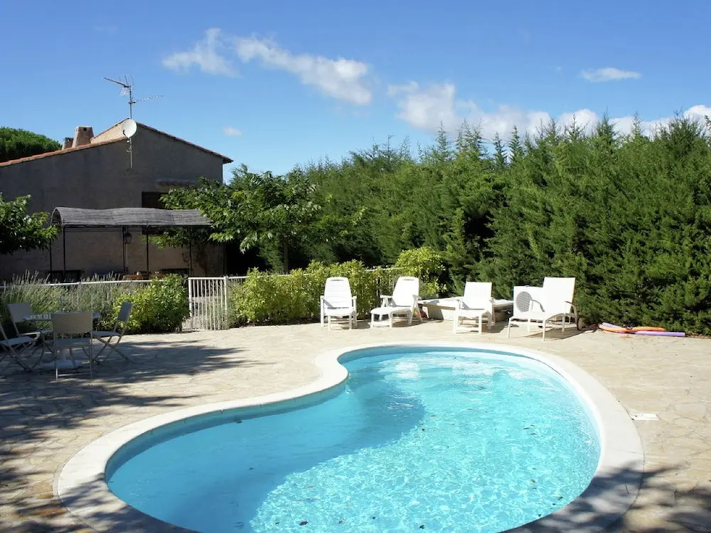Charming Holiday Home in Régusse, Provence With Terrace