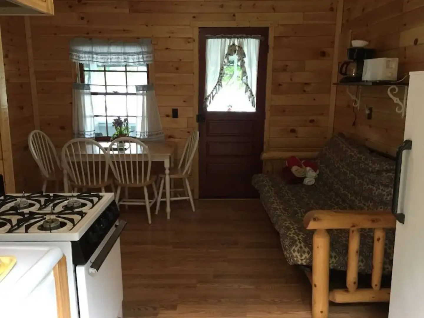 The Elms Waterfront Cottages