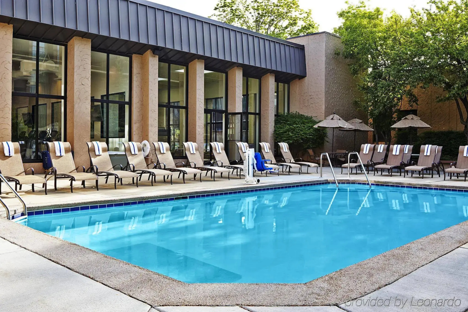 Sheraton Milwaukee Brookfield Hotel