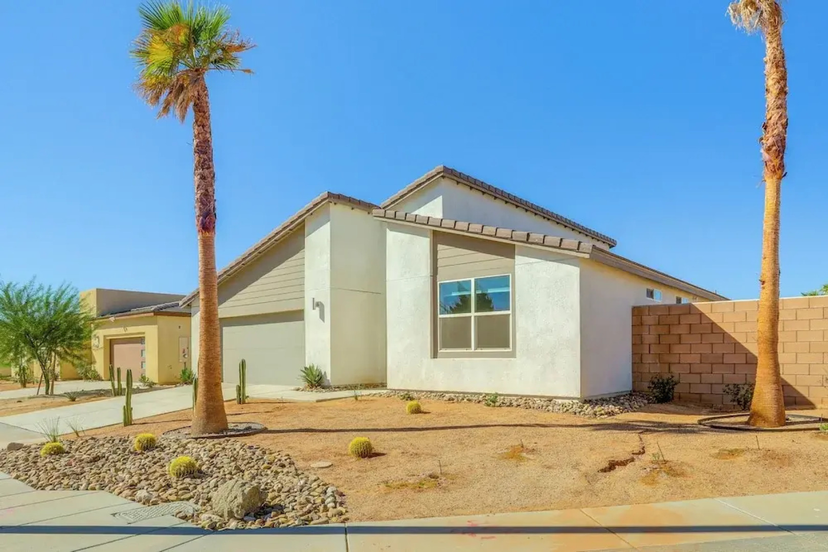 Pool, Spa & More: Relax in Desert Hot Springs!