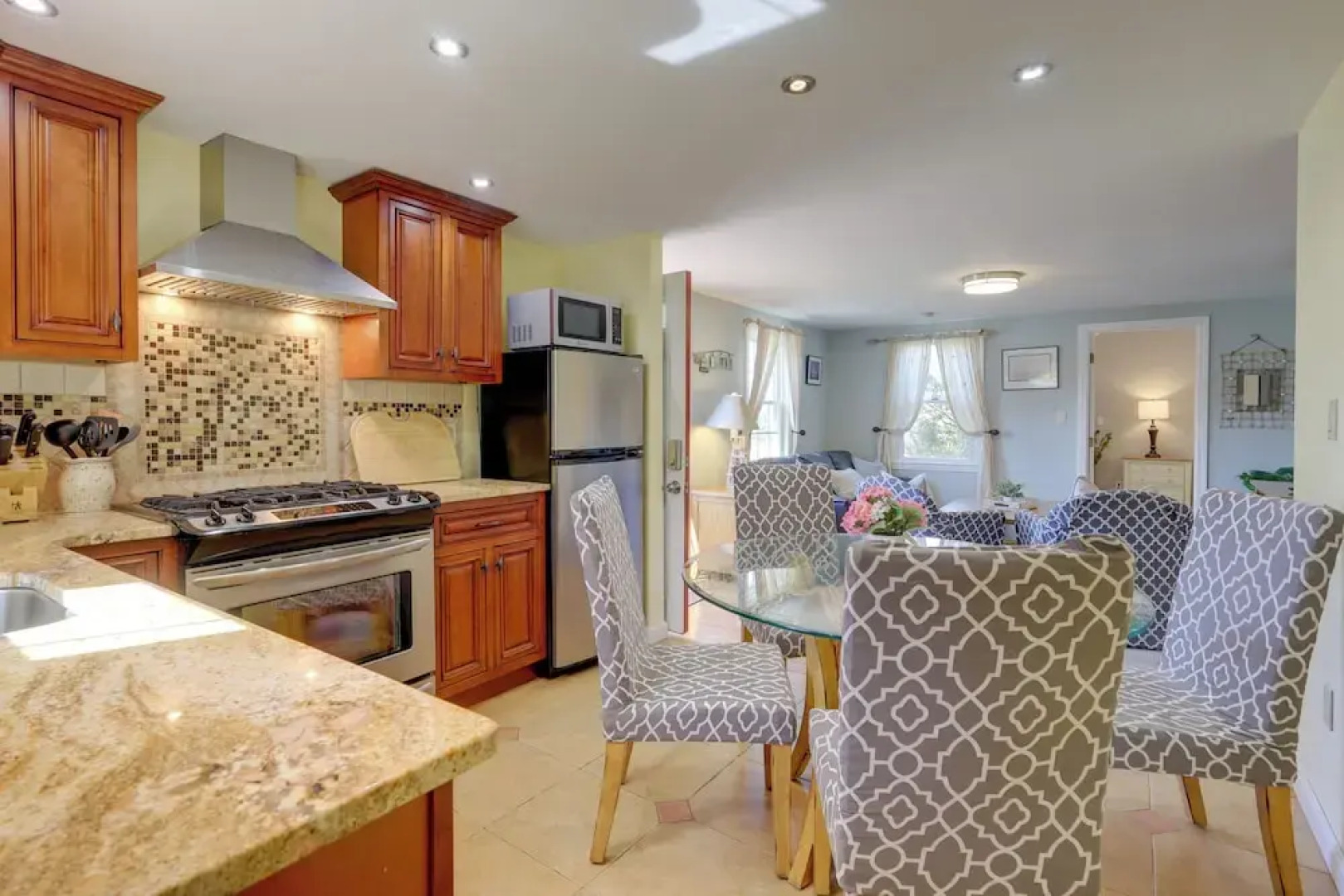 Swan River Views, BBQ Ready: West Dennis Home