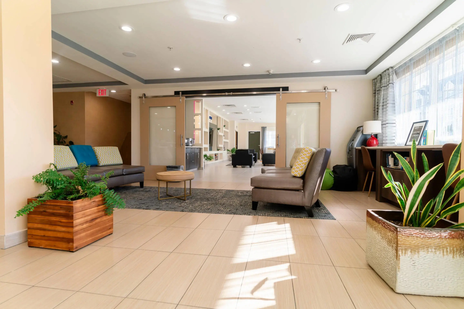 Gateway Hotel & Suites, an Ascend Collection Hotel