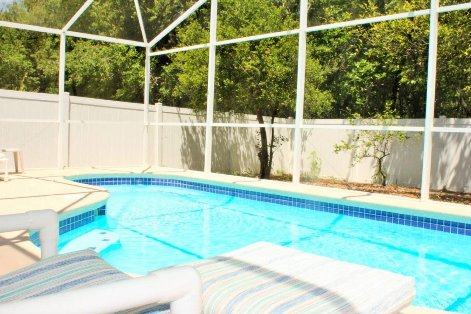 PCE326PD - 3 beds pool home - Privacy fence