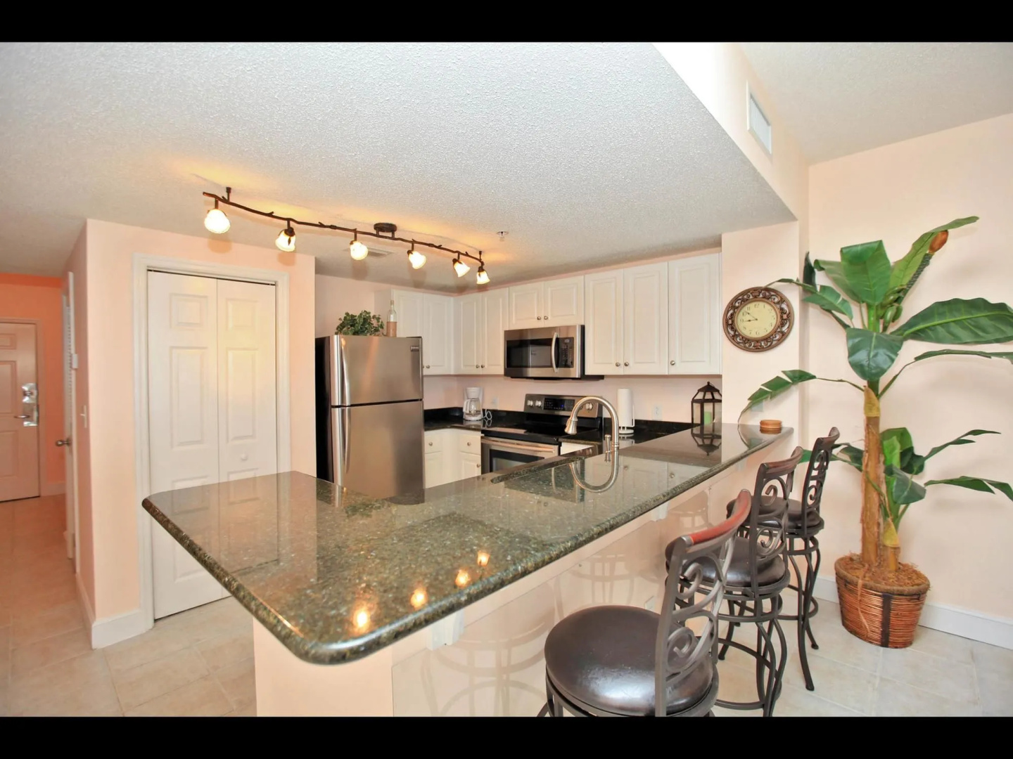 Majestic Beach Resort by Panhandle Getaways