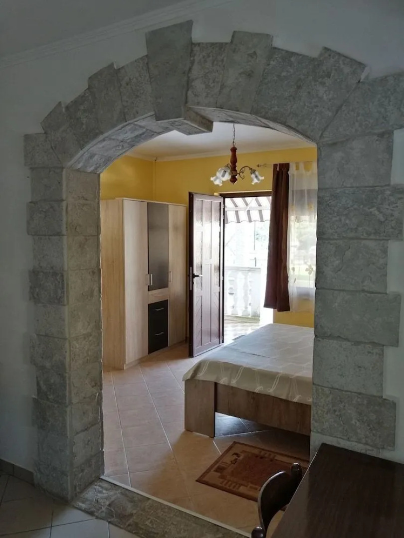 Viktor Rooms and Apartments