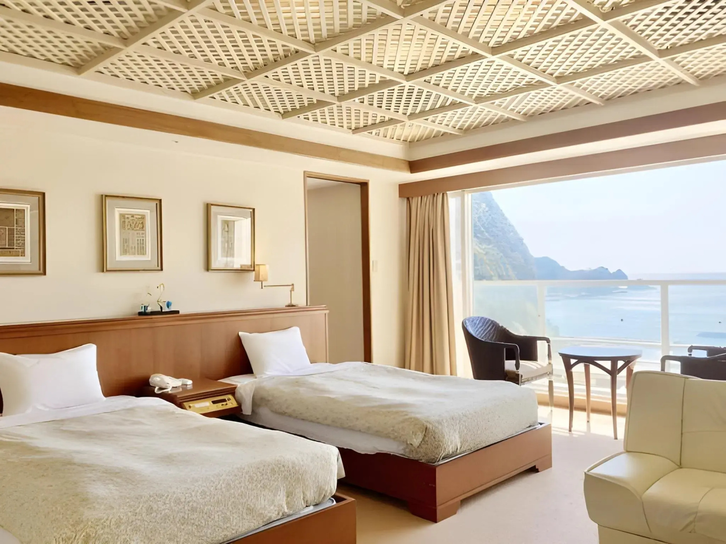 Crystal View Hotel	