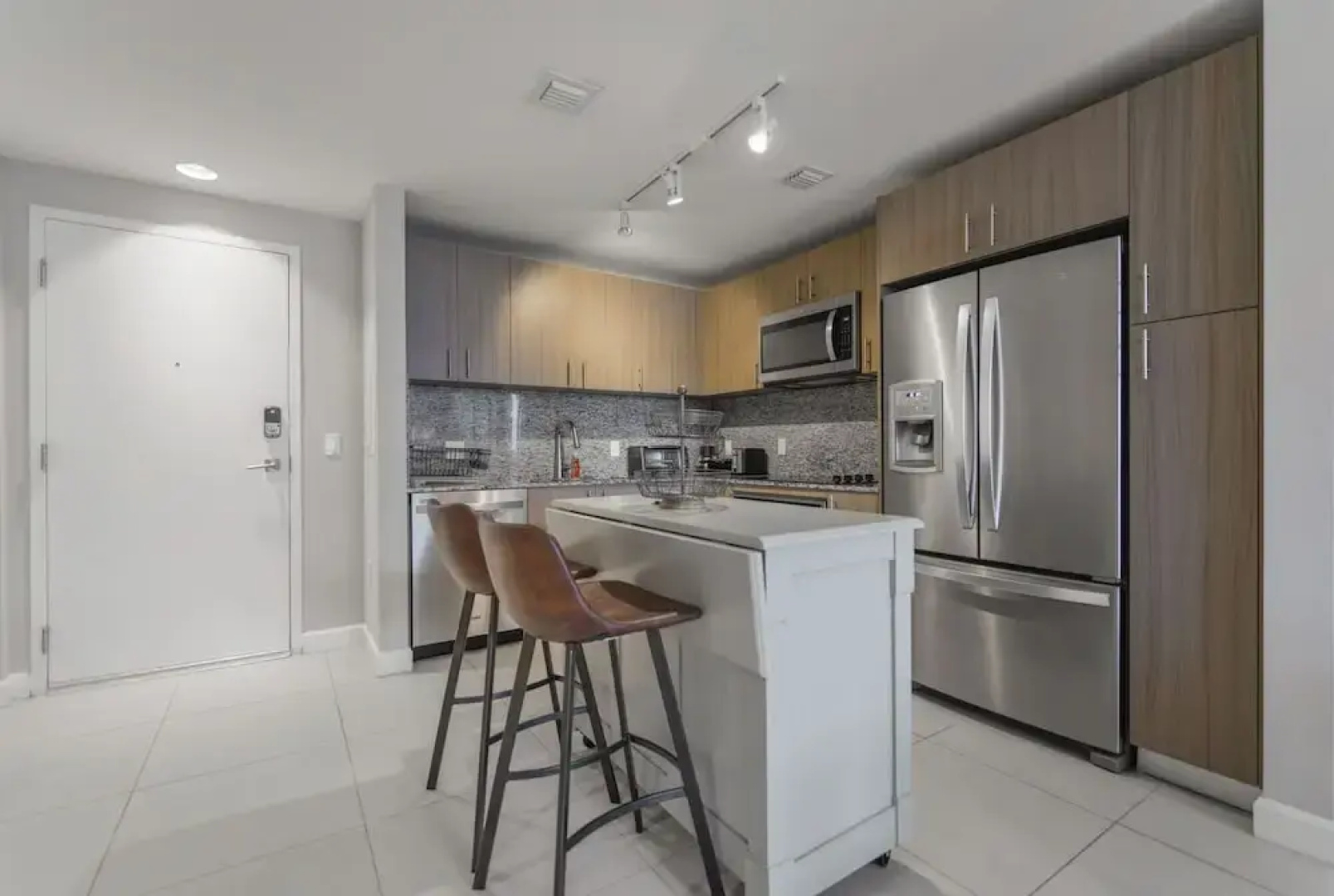 Downtown Doral Condo w-Free Parking