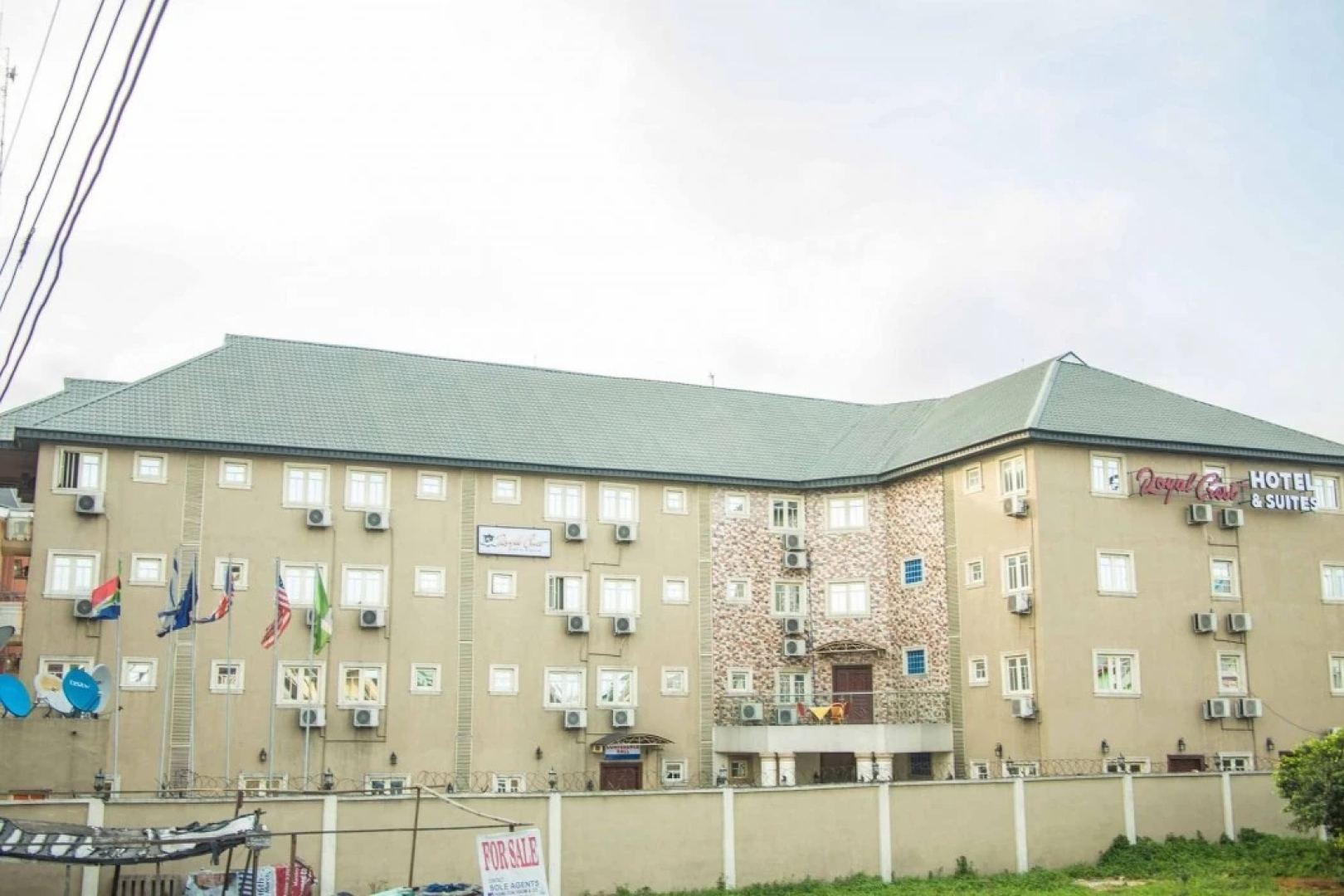 Royal Crest Hotel & Suites