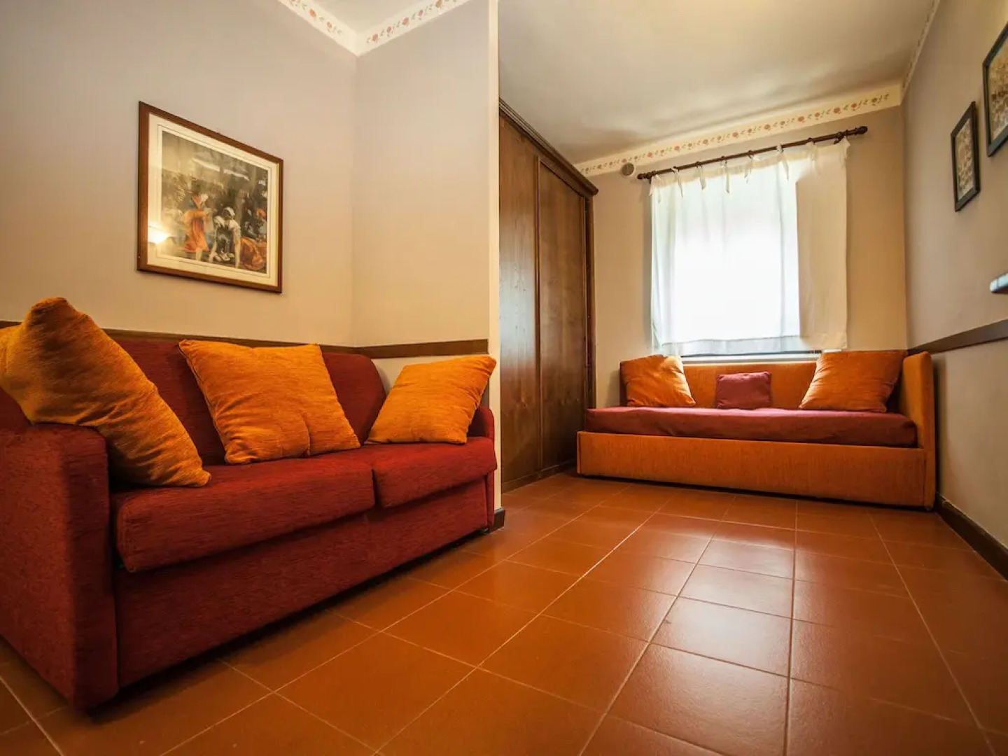 Alluring apartment in Passaggio di Bettona with pool