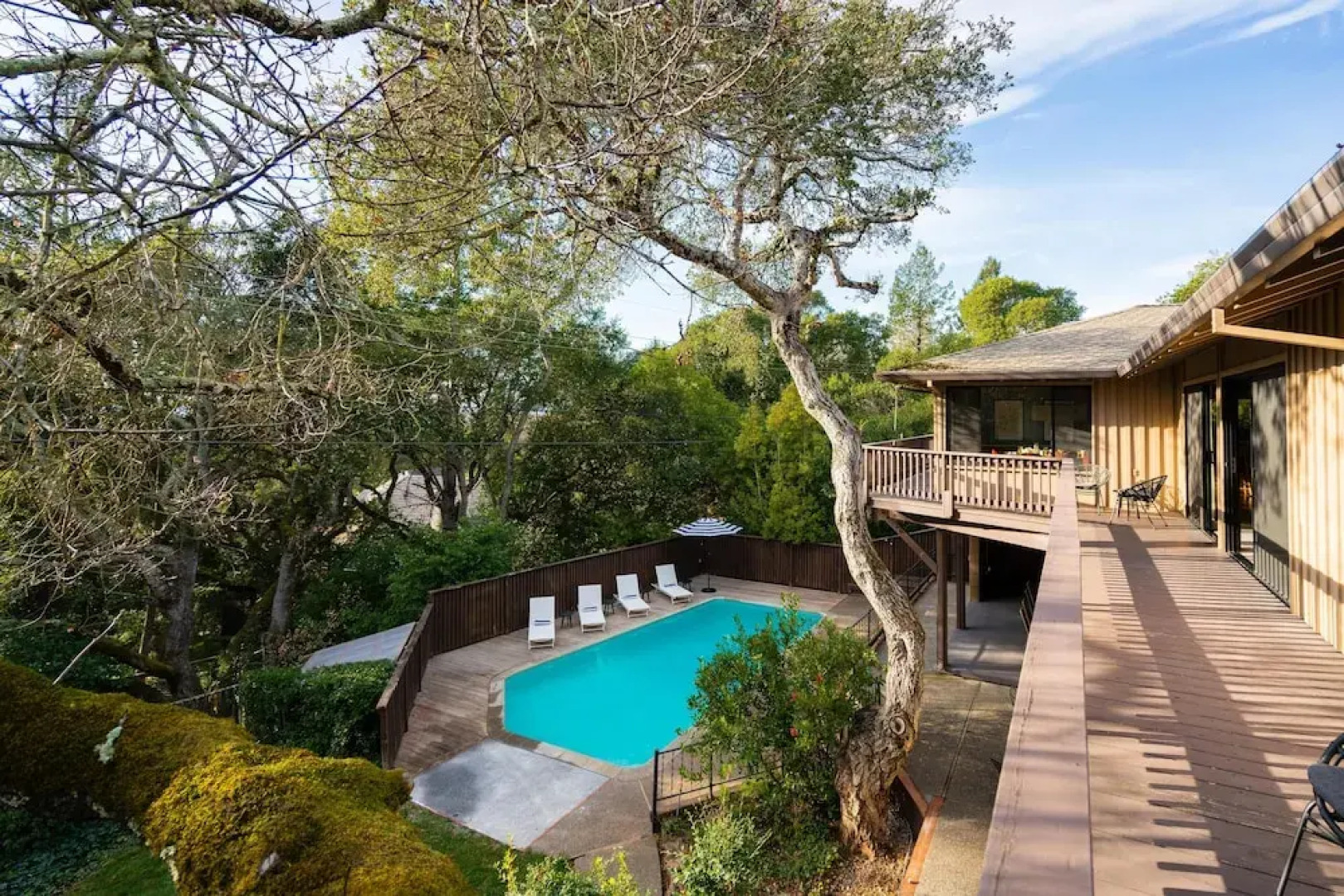 Rivendell - Spacious Home w Pool Arcade Games & Expansive Patio Santa Rosa