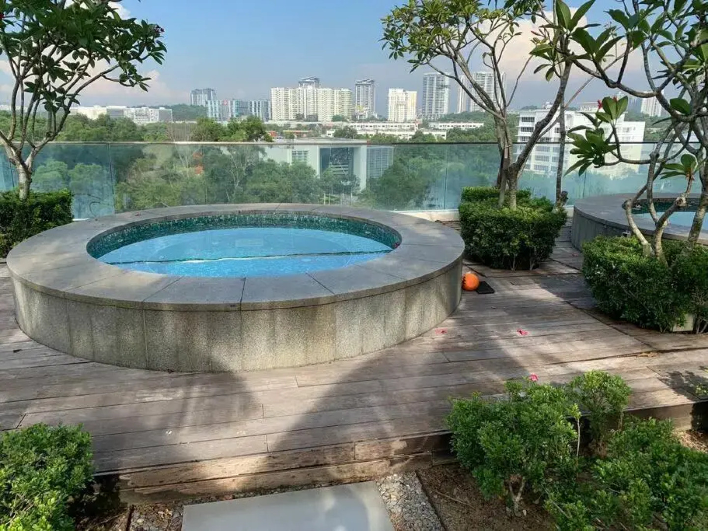 Paradise City Holiday (Netflix+Sanitize) 4