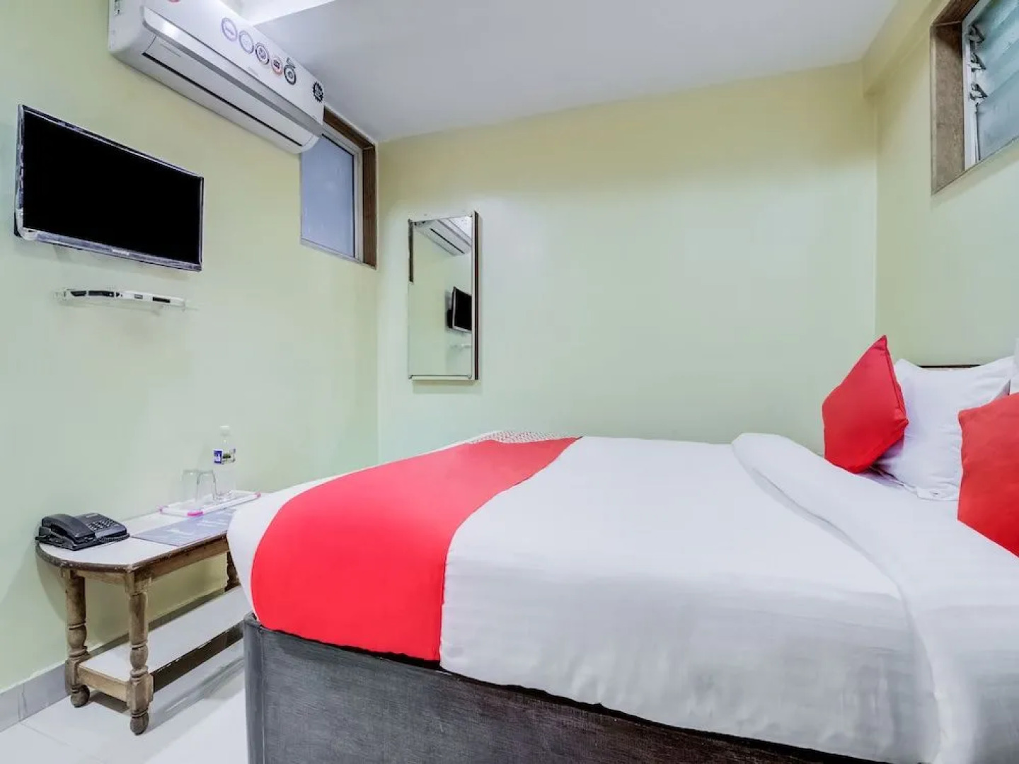 OYO 27822 Amrut Executive