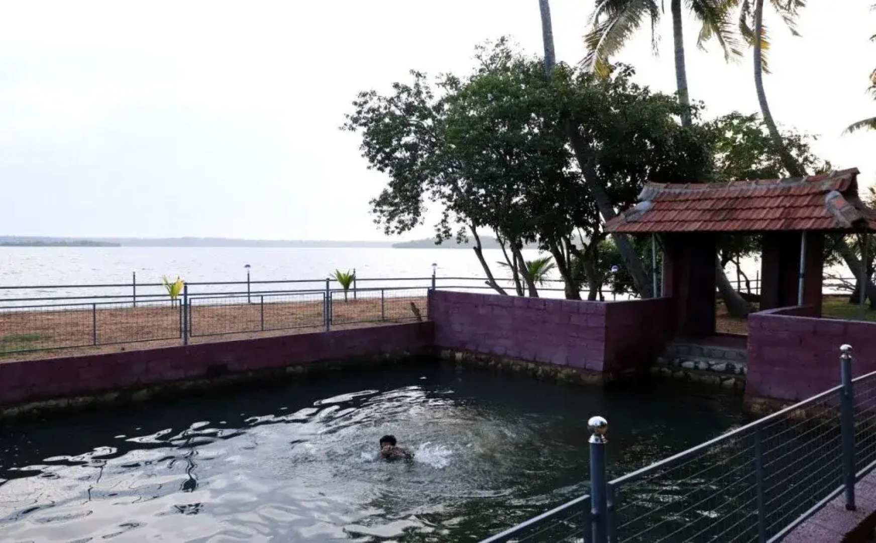 Lake n River Resort  Munroe Island