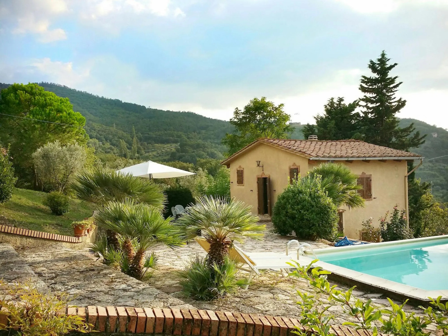 Villa in Sasso Pisano Wuith Garden