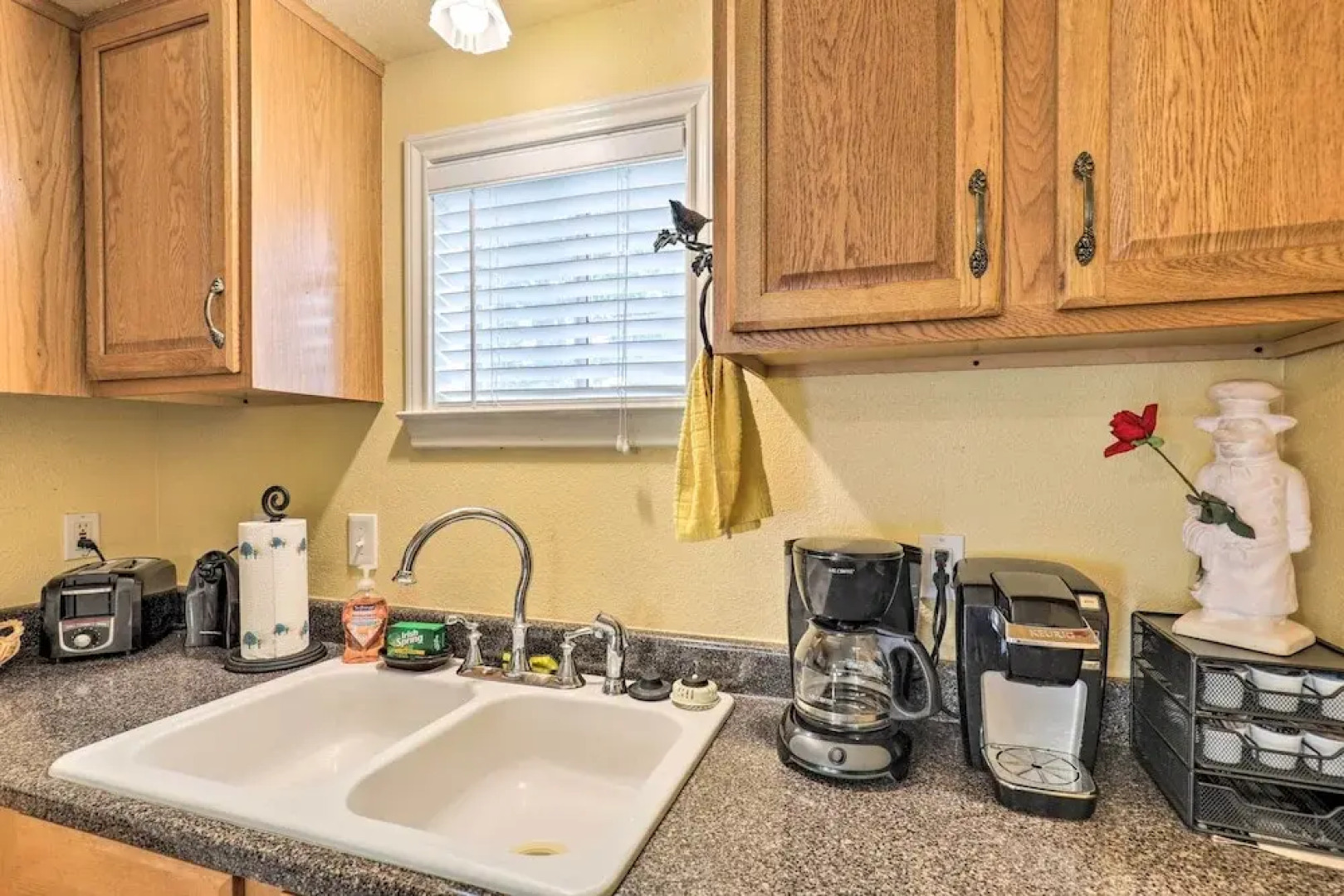 Studio in College Station w/ Expansive Deck!