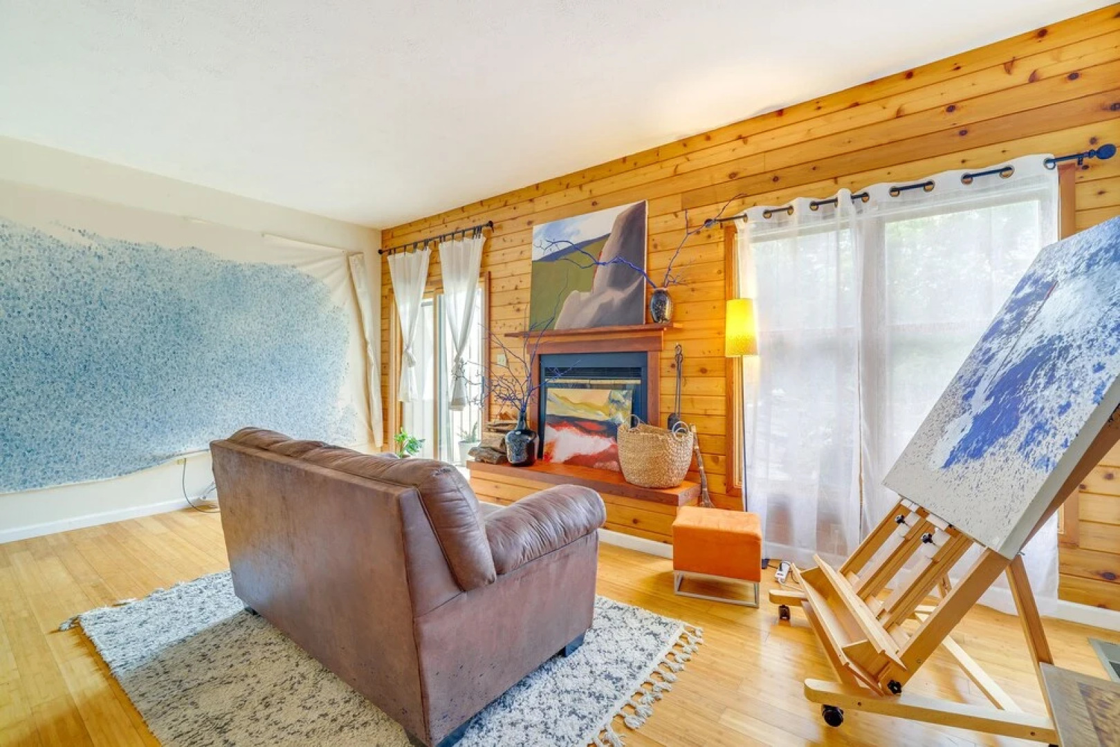 Colorful East Stroudsburg Townhome - Pets Welcome!