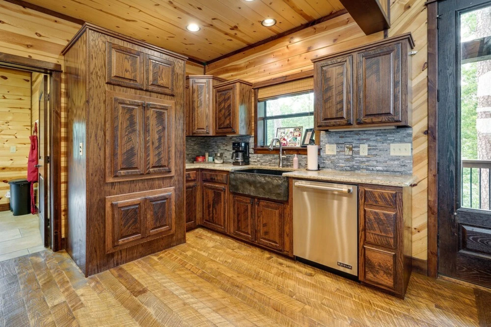 Broken Bow Cabin w/ Game Room & Private Hot Tub!