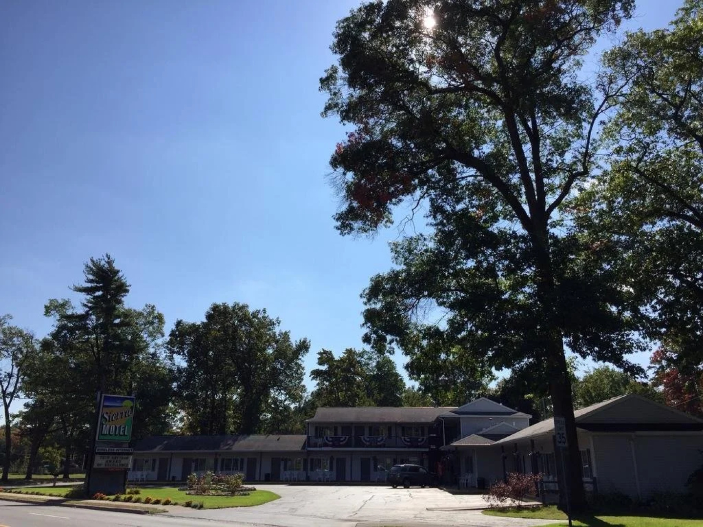 The Sierra Motel
