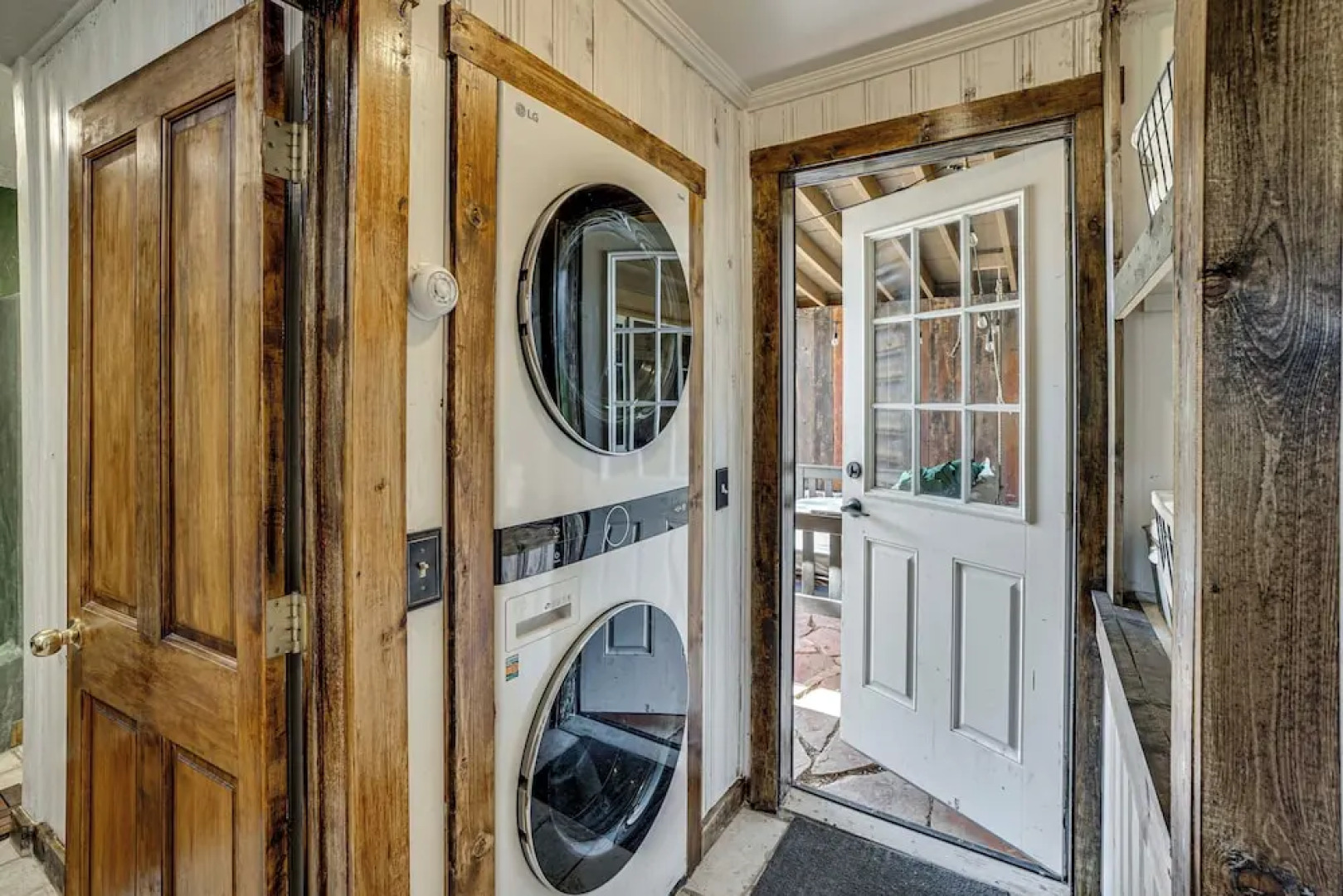 14 Mi to Main Street Moab: Cabin w/ Hot Tub Access