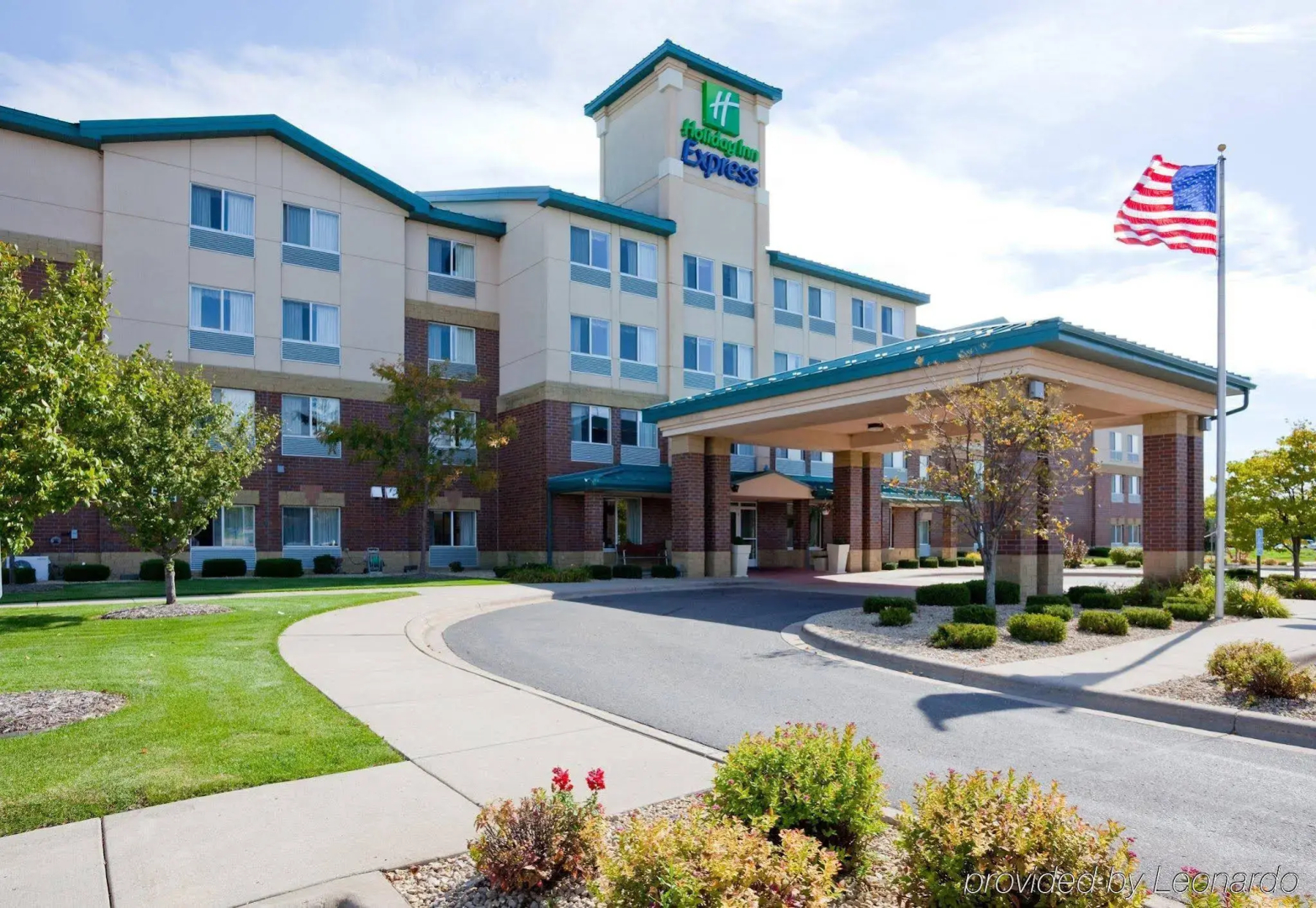 Holiday Inn Express & Suites Vadnais Heights by IHG