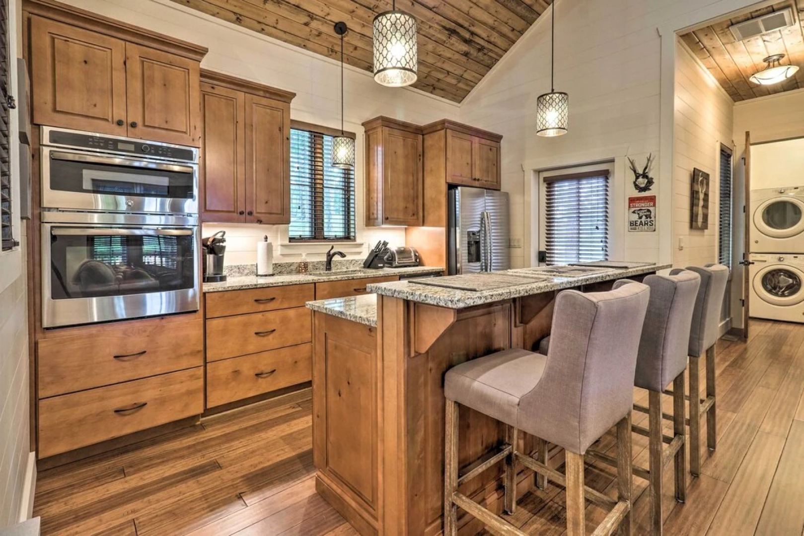 Serene Mountain Retreat! Rural Glenville Craftsman