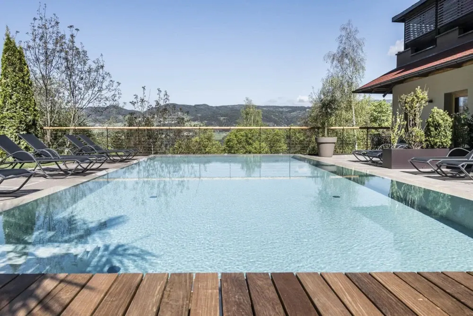 Presulis Hideaway Apartments & Restaurant