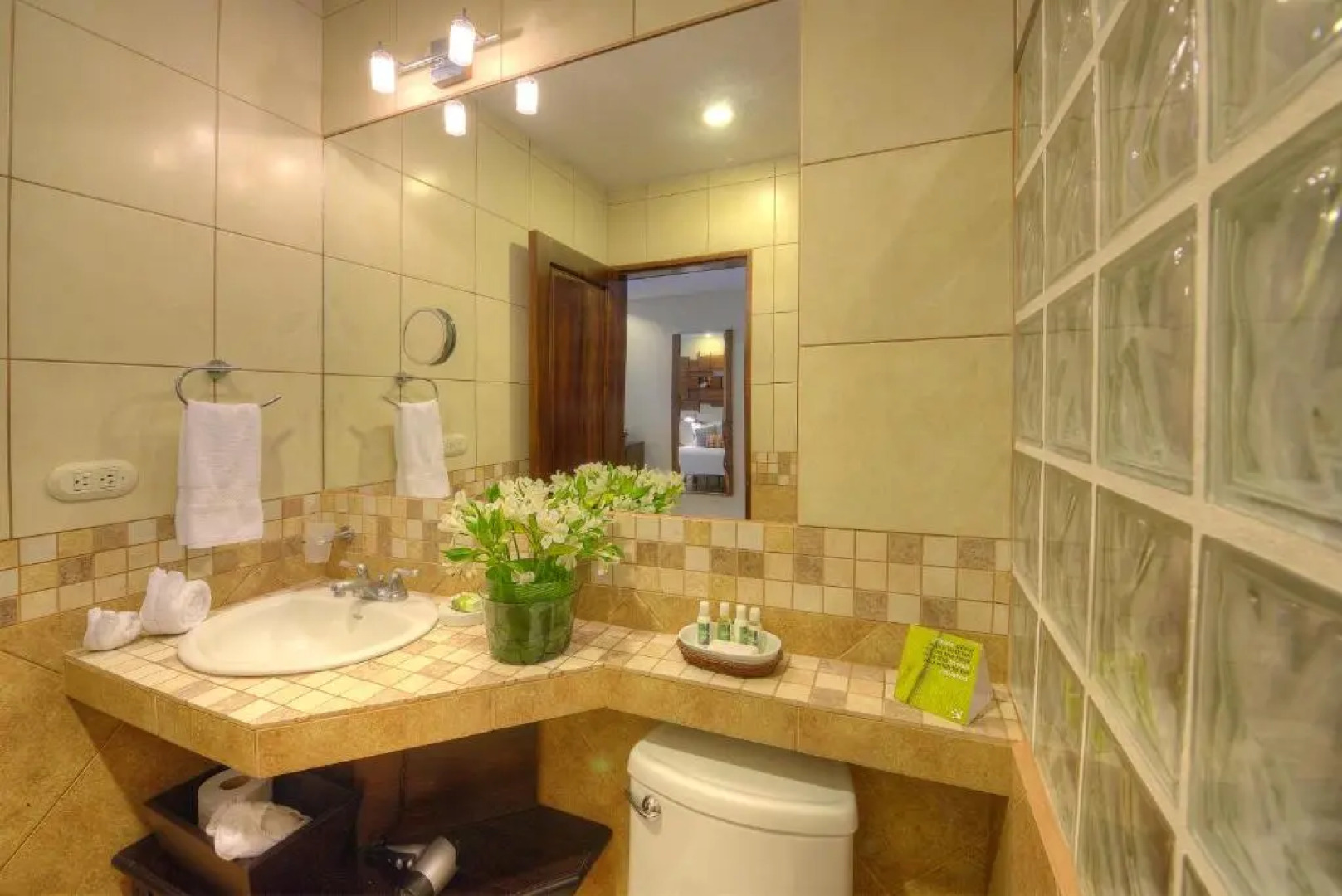 Pumilio Mountain & Ocean Hotel