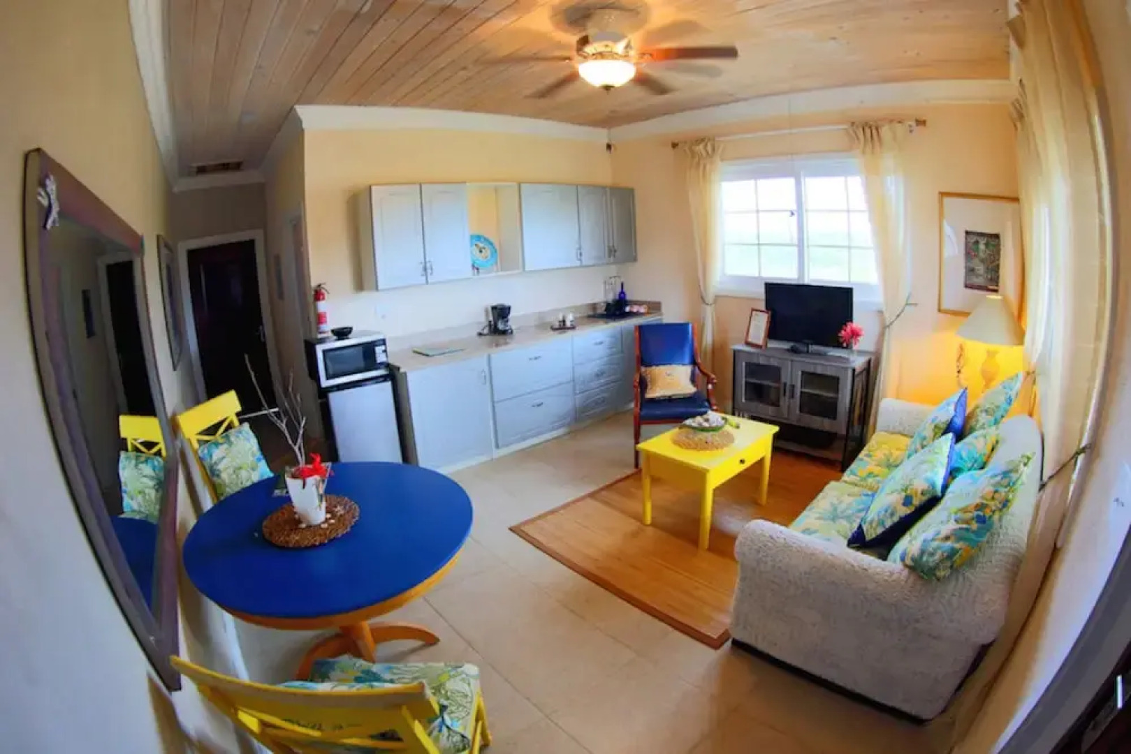 Rollezz Villas Beach Resort