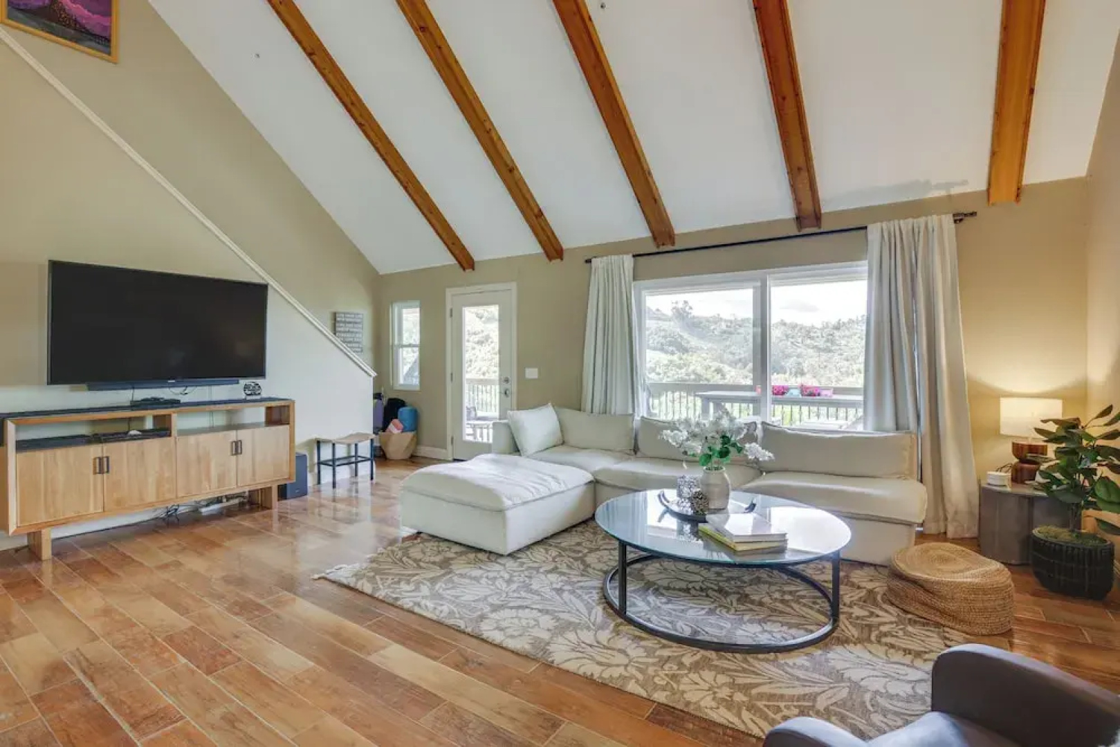 Hot Tub + Balcony: Rainbow Retreat Near Wineries!