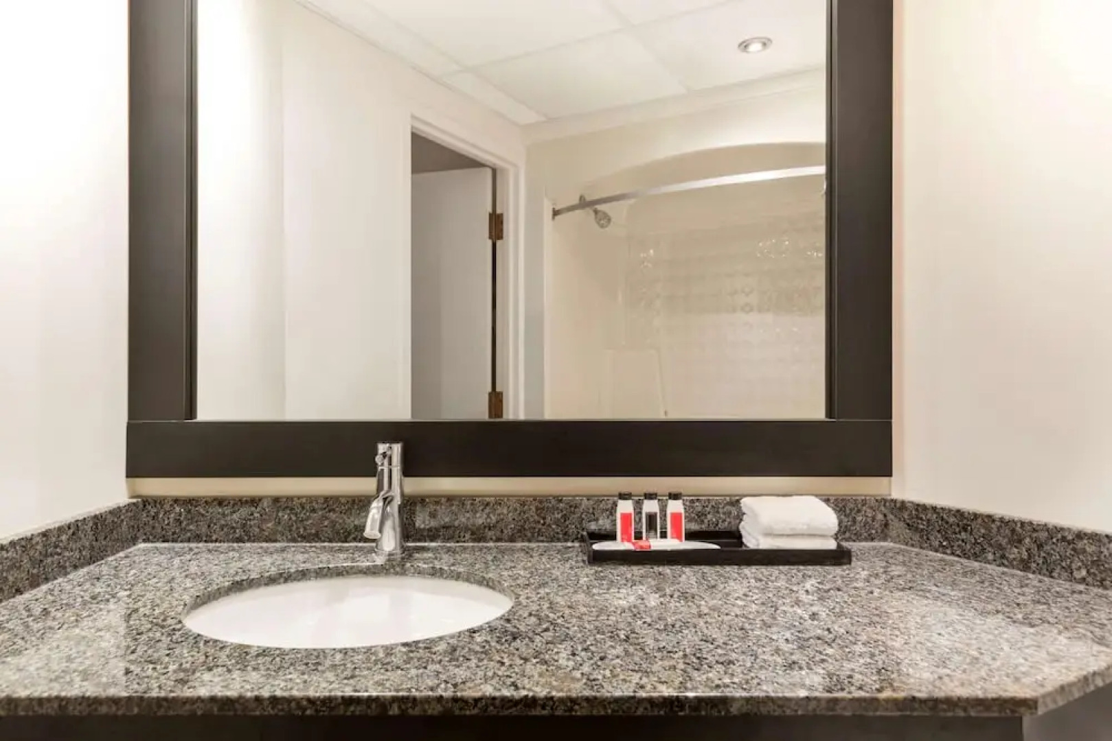 Travelodge Kingston LaSalle Hotel