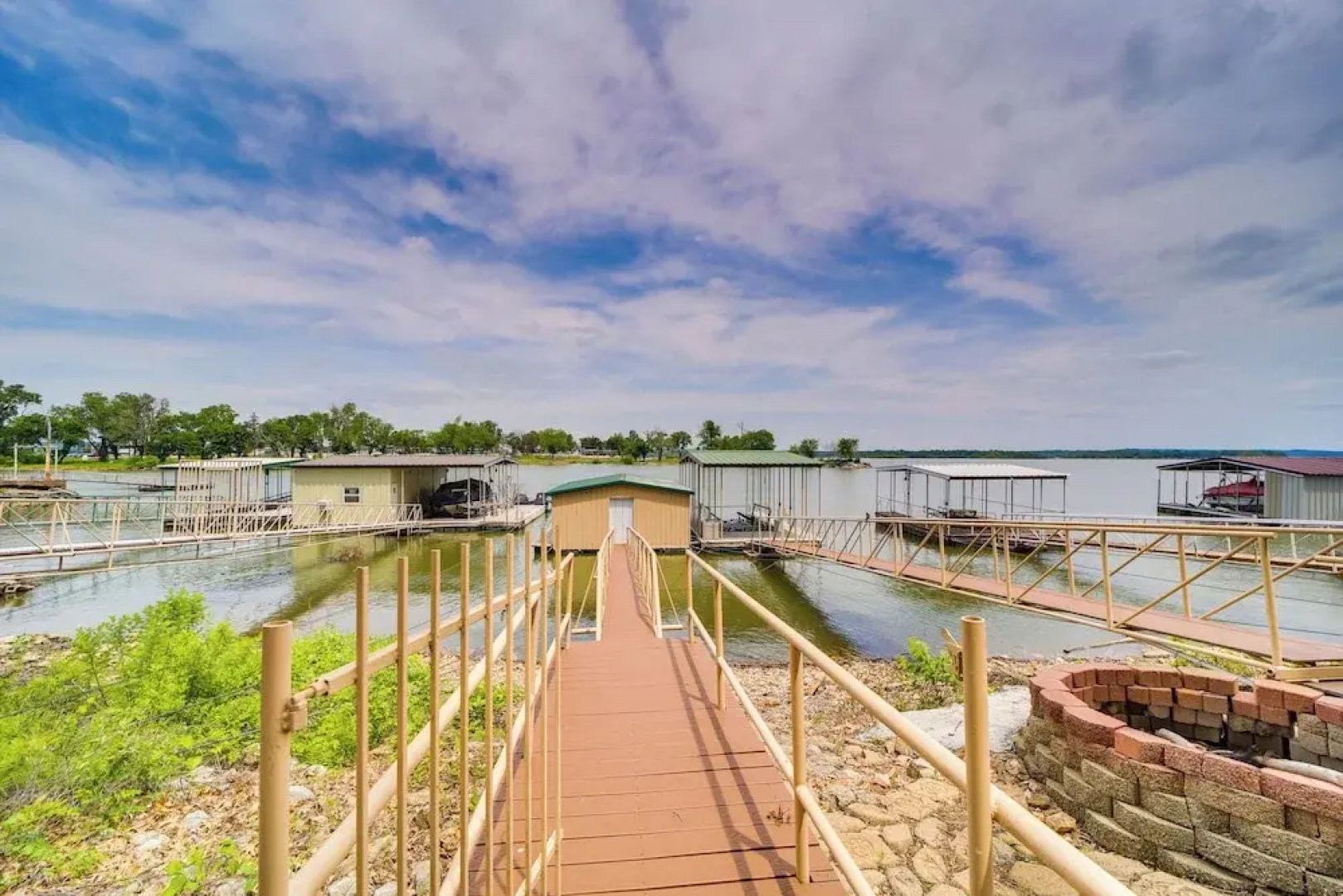 2 Boat Docks: Grand Lake Waterfront Home