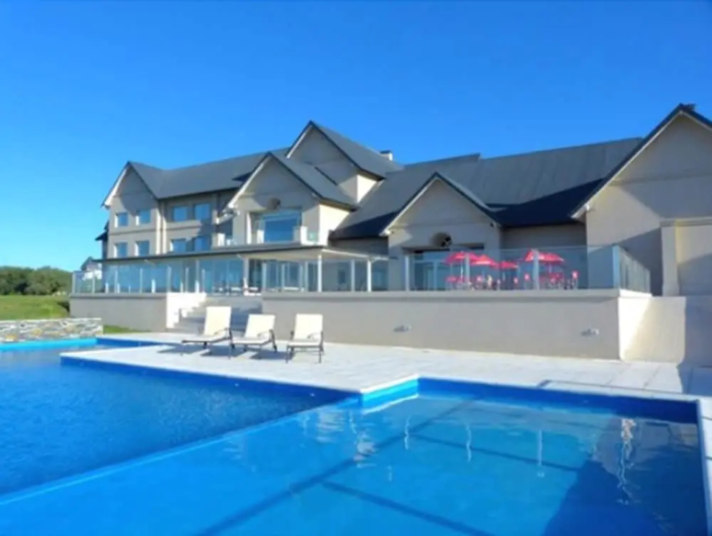 Howard Johnson By Wyndham Piedras Moras