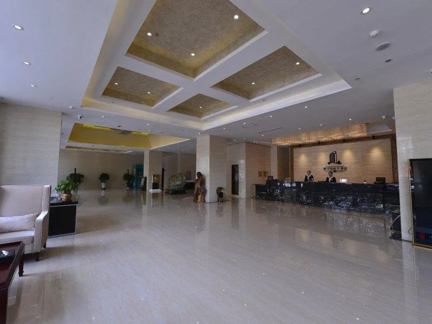 Huang He  International   Hotel