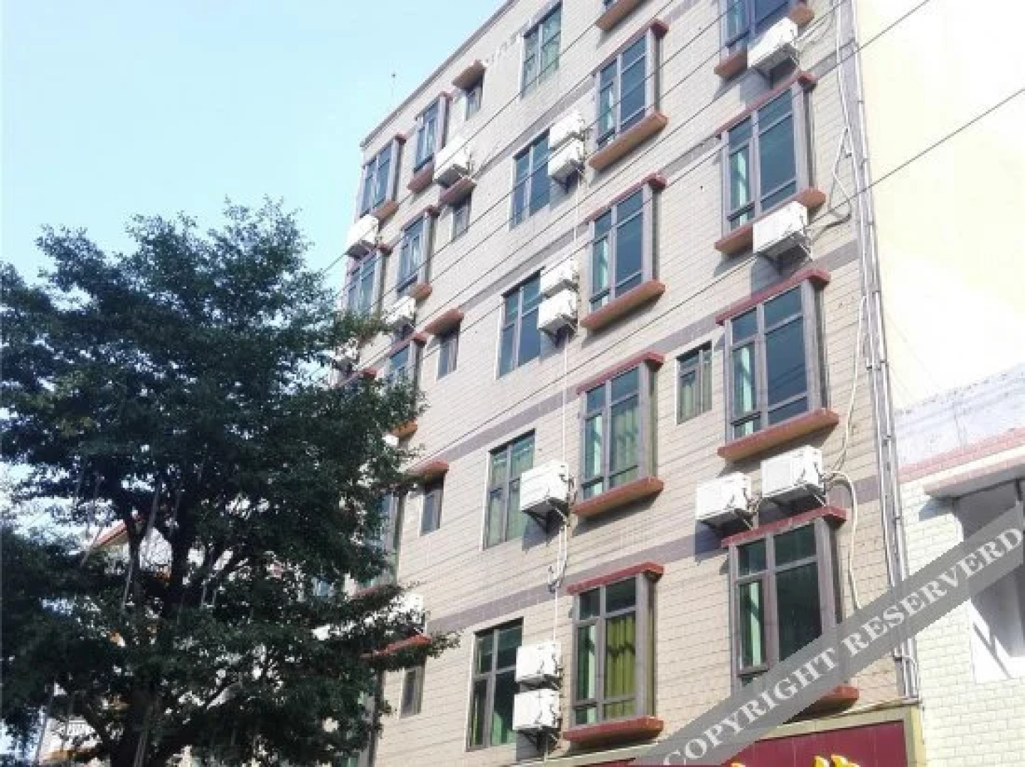Yibai Business Hotel